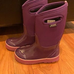 Girls Bogs waterproof boots.